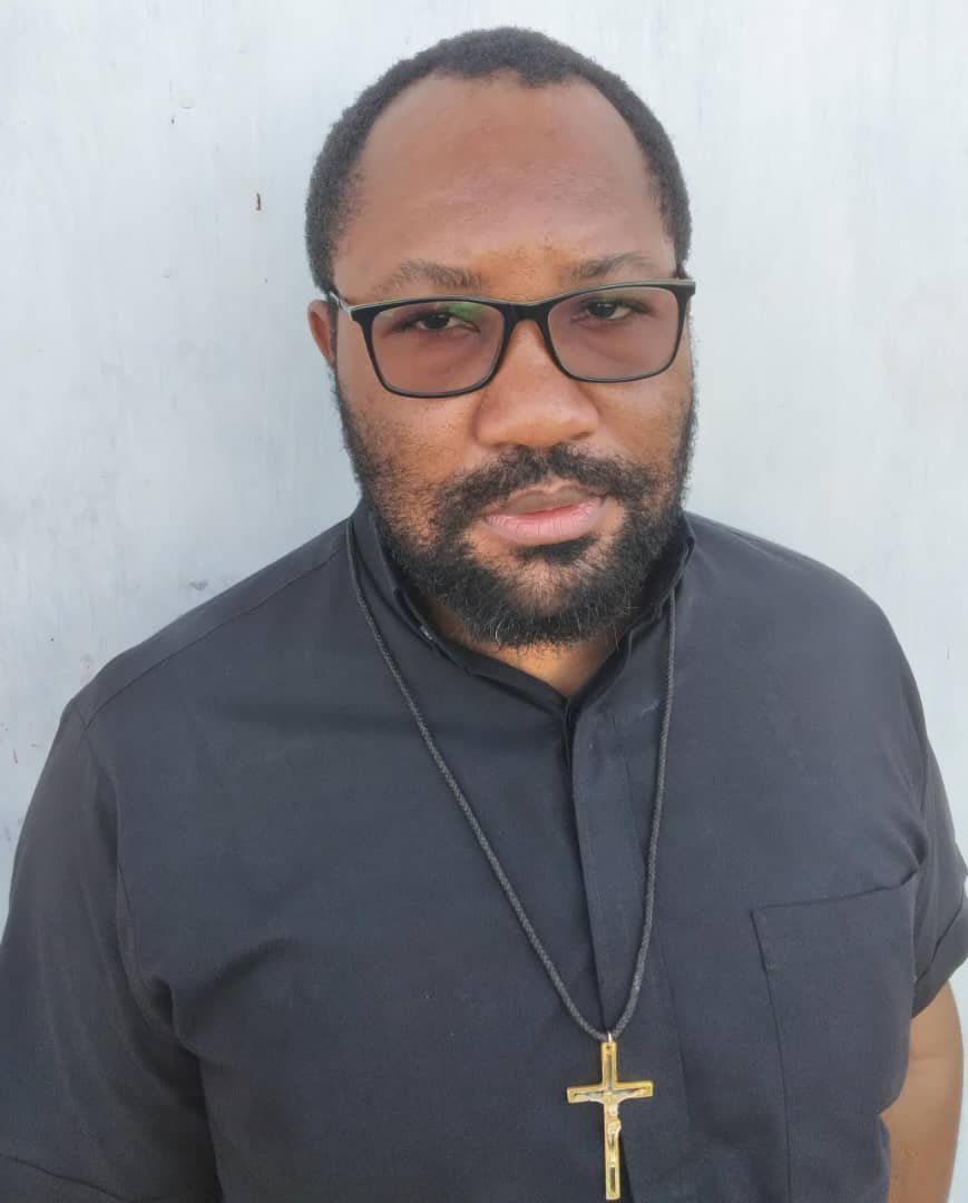 Rév P. Favard Nélio